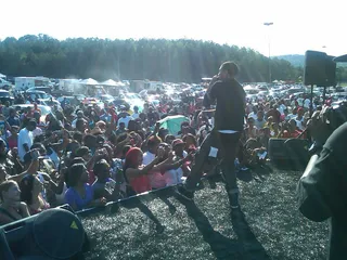 Rock the Mic - Even though Kirko is a rookie, don't get it twisted. This man knows how to work a crowd like a vet!  (Photo: LMG/Unauthorized Ent/Warner Bros. Records)