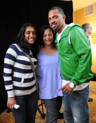 Mike Epps and BET - Mike Epps poses with some BET staffers during the Ubisoft Hip Hop Experience.&nbsp; (Photo: Chris McKay/Getty Images for BET)