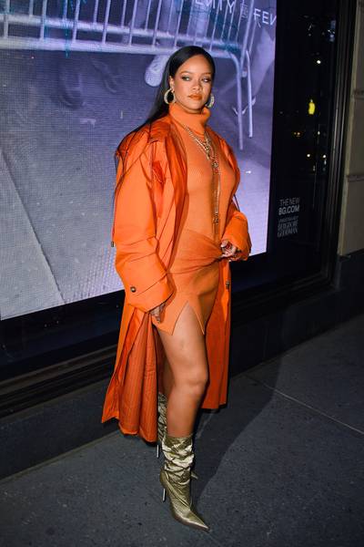 Orange Crush - Rihanna had a surprise fashion show in NYC for her FENTY line. Fans swarmed the famous Bergdorf Goodman store once they heard the mega star would be present. Rih was styled to perfection in an orange sweater dress and matching coat from her upcoming FENTY collection, that's due to drop on Feb 23. (her birthday). She looks stunning in this look! (Photo: Robert Kamau/GC Images)&nbsp;