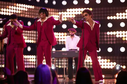 Bruno Mars, Anderson .Paak, Silk Sonic - Leave The Door Open (Live from the  BET Awards) 