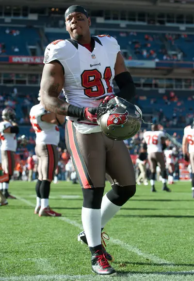 Tampa Bay Buccaneers Da’Quan Bowers Arrested for Gun Possession - NFL player Da’Quan Bowers was arrested at LaGuardia Airport in New York after a .40-caliber weapon was found in his carry-on bag before he boarded a flight to Raleigh, North Carolina, on Monday. He was charged with criminal possession of a weapon and a bond was put up for $10,000.&nbsp;(Photo:&nbsp; Dustin Bradford/Getty Images)
