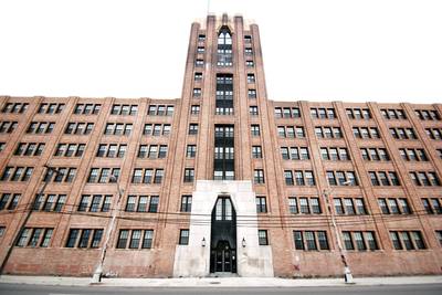 Michigan Bell Building: A New Use for an Old Skyscraper - A historic Detroit building, the old Michigan Bell skyscraper, sat vacant for some 20 years. It has been renovated recently into an office and residential building.(Photo: John Collins/Chasephotog)