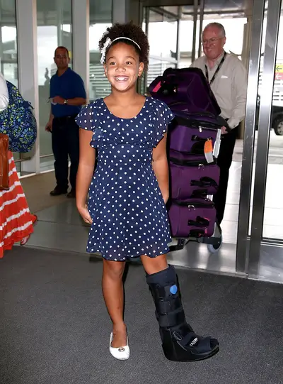 Little Bit - Academy Award nominated actress&nbsp;Quvenzhané Wallis&nbsp;shows off her cast as she arrives at the Toronto International Airport in Toronto.(Photo: O'Neill/White, PacificCoastNews)