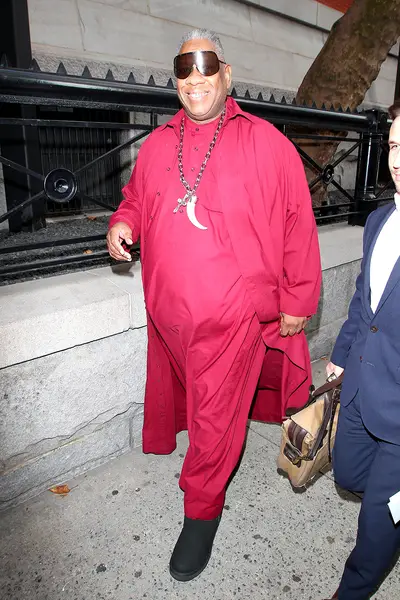 Ctrl + ALT + Repeat - Andre Leon Talley&nbsp;arrives to the Spring/Summer 2015 Marc Jacobs fashion show during New York Fashion Week in a red monchromatic look and a pair of serious shades. (Photo: Splash News)