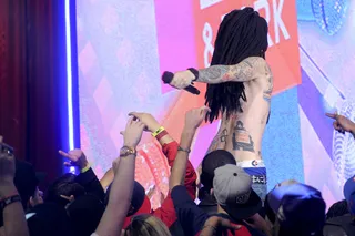 Can't See - Machine Gun Kelly impersonates Waka Flocka Flame as he performs "Steve O" at 106 &amp; Park, February 10, 2012. (Photo: John Ricard / BET)