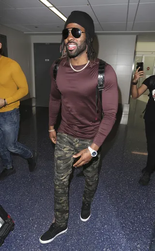 Jason Derulo - Jason Derulo smiled for the cameras as he arrived at LAX airport in Los Angeles. (Photo: PacificCoastNews)