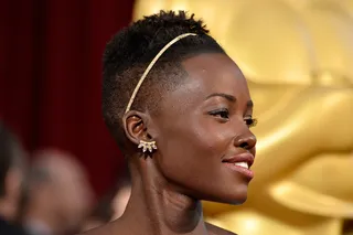 Super Sleek - Leave it to this beauty to bring the skinny gold headband back! We’re loving this elegant look.(Photo: Frazer Harrison/Getty Images)