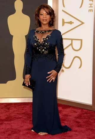Alfre Woodard  - What a showstopper! The Oscar-nominated actress shows a little skin and heats up the red carpet in her beaded navy gown by Badgley Mischka&nbsp;and curled cinnamon locks.  (Photo: Jason Merritt/Getty Images)