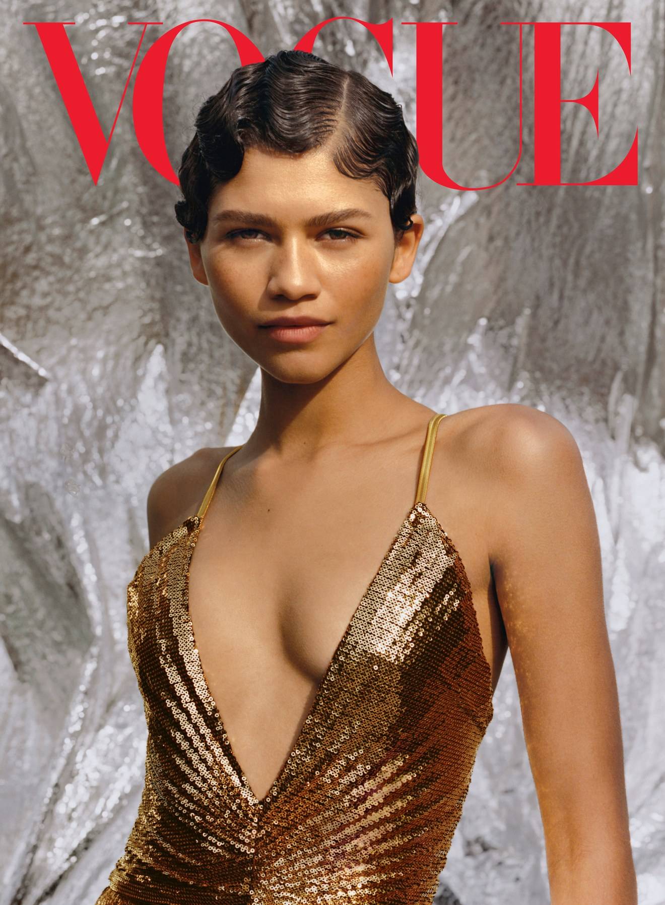 Zendaya Takes The Plunge In a Low-Cut Goddess Gown