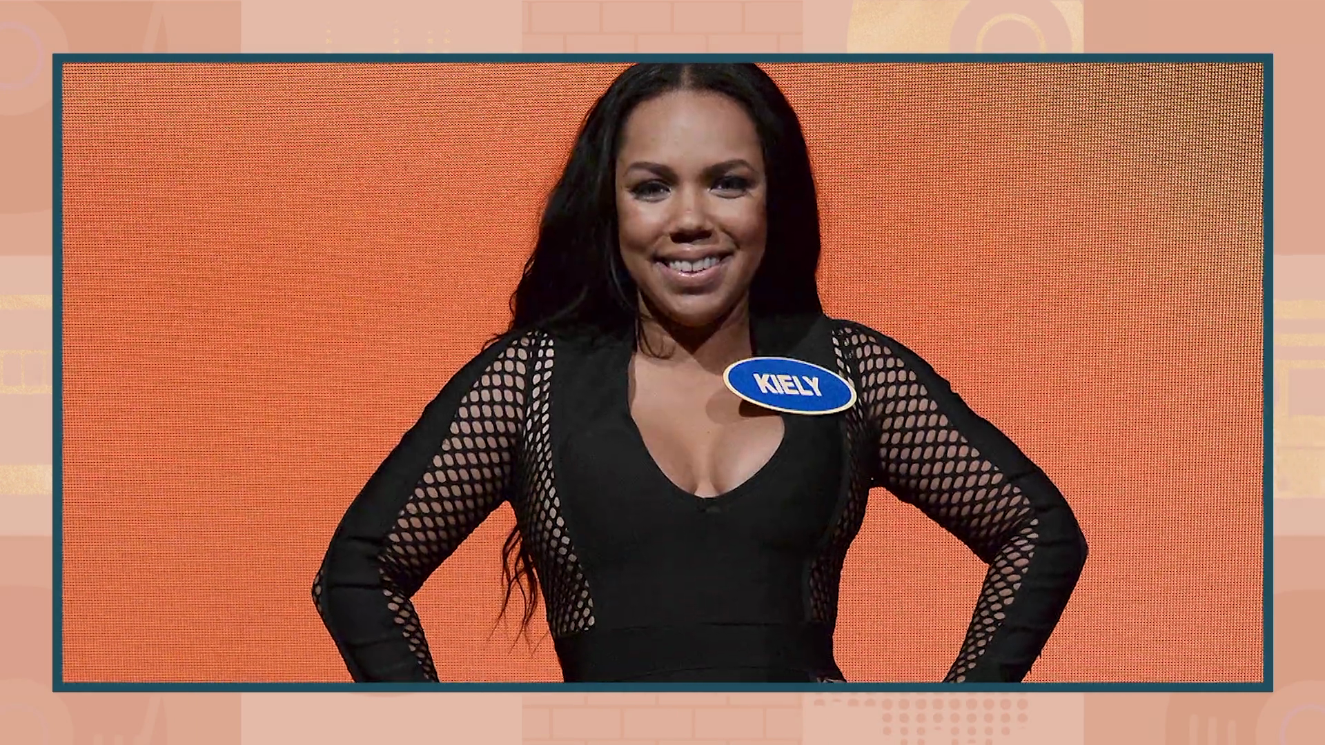 An image of singer, Kiely Williams.
