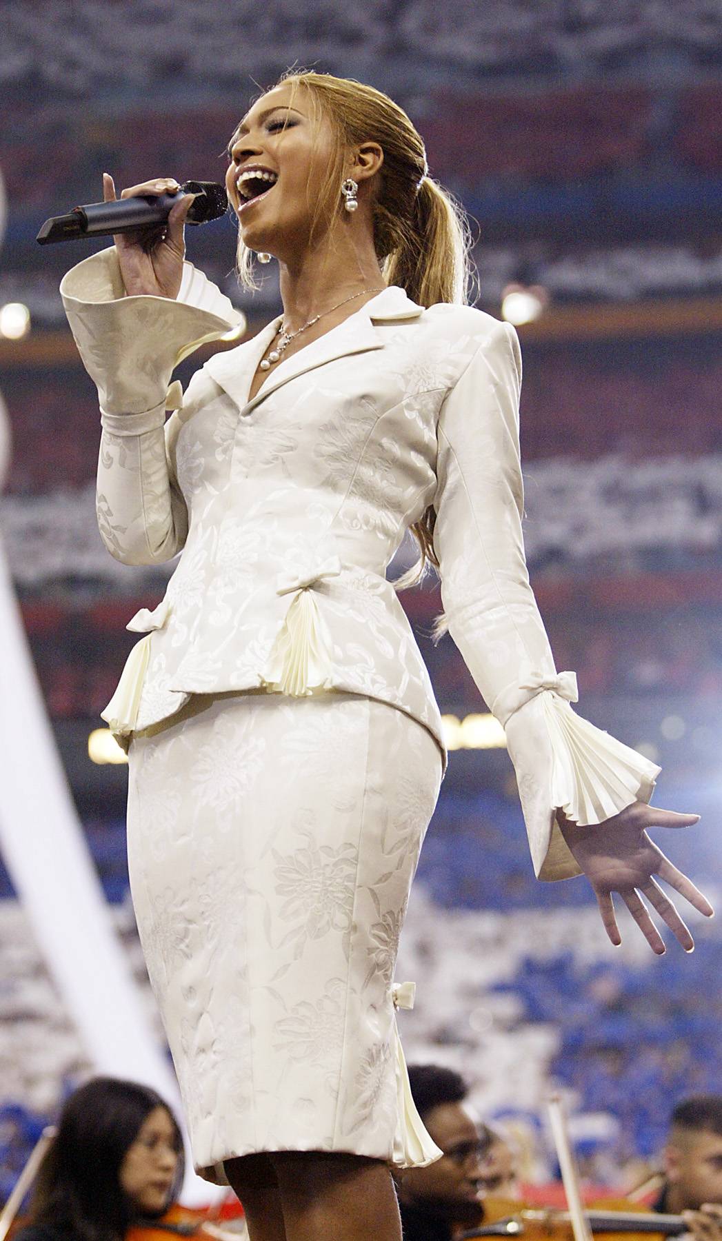 Beyoncé - Baddie Bey - Image 9 from Best Fashion Moments in Super Bowl ...