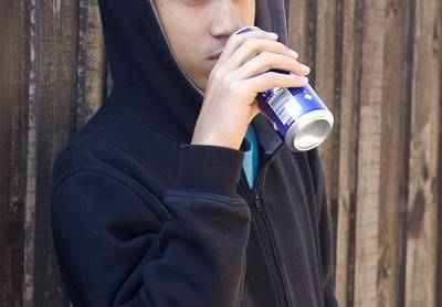 Do TV Liquor Ads Encourage Kids to Drink? - A new study suggests that being bombarded with beer and liquor ads — and enjoying them — can drive kids to start drinking as young as seventh grade. Researchers from Claremont Graduate University in California also found that these ads can lead to drinking problems, especially in boys, by 10th grade, reported HealthDay News.&nbsp;(Photo: Getty Images/STOCK)