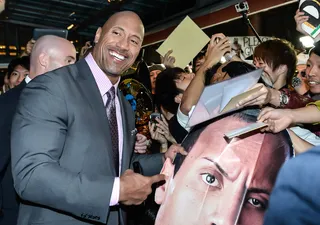 Strong Man in Japan - Dwayne Johnson signs autographs for fans at the Japan premiere of Hercules at Toho Cinemas in Tokyo.(Photo: Keith Tsuji/Getty Images for Paramount)