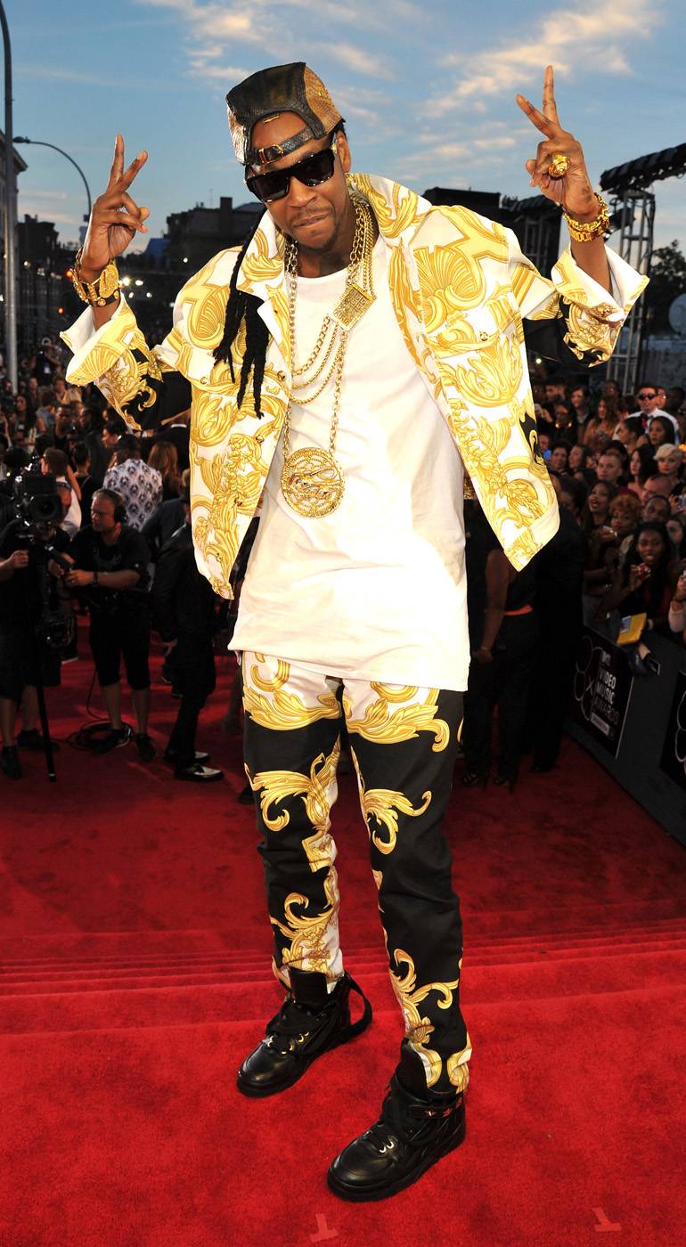 Versace outfit cost 2025 me 3000