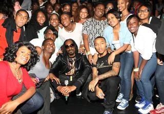 Snoop Loves the Kids - Uncle Snoop takes a flick with some livest audience members. (Photo: Bennett Raglin/BET/Getty Images for BET)