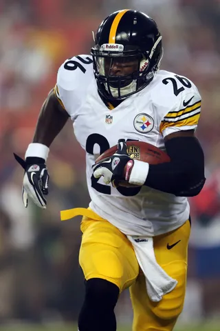 Le’Veon Bell Expected to Miss Eight Weeks - Pittsburg Steelers rookie running back Le’Veon Bell is expected to be out for six to eight weeks if season-ending surgery is not required. Bell suffered a Lisfranc injury to his right foot Monday night. The Steelers are waiting a second opinion.(Photo: Rob Carr/Getty Images)