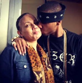 Juelz Santana @thejuelzsantana - Rappers love their moms and Juelz Santana proves that theory right by giving his mom a great big kiss on the cheek.(Photo: Juelz Santana via Instagram)