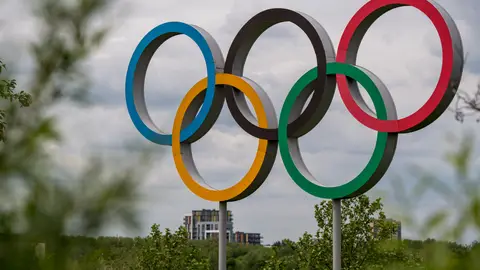 LONDON, ENGLAND - MAY 13:  The Olympic rings are seen at Olympic Park as it is announced that Dame Tessa Jowell has died on May 13, 2018 in London, England. Tessa Jowell was a former Labour party cabinet minister and was instrumental in the campaign to bring the Olympic Games to London. She was also known for her work on Sure Start, a flagship scheme to support children in the early years and her later campaigning on cancer research. She was diagnosed with a brain tumor in May 2017.  (Photo by Chris J Ratcliffe/Getty Images)