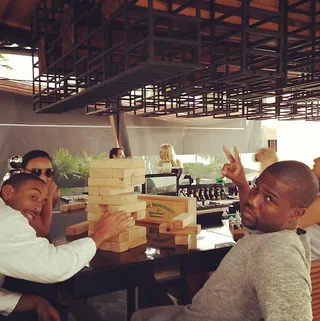 Laid Back - Ludacris and Kevin Hart played giant Jenga while vacationing in Koh Samui.&nbsp;  (Photo: Instagram/itsludacris)