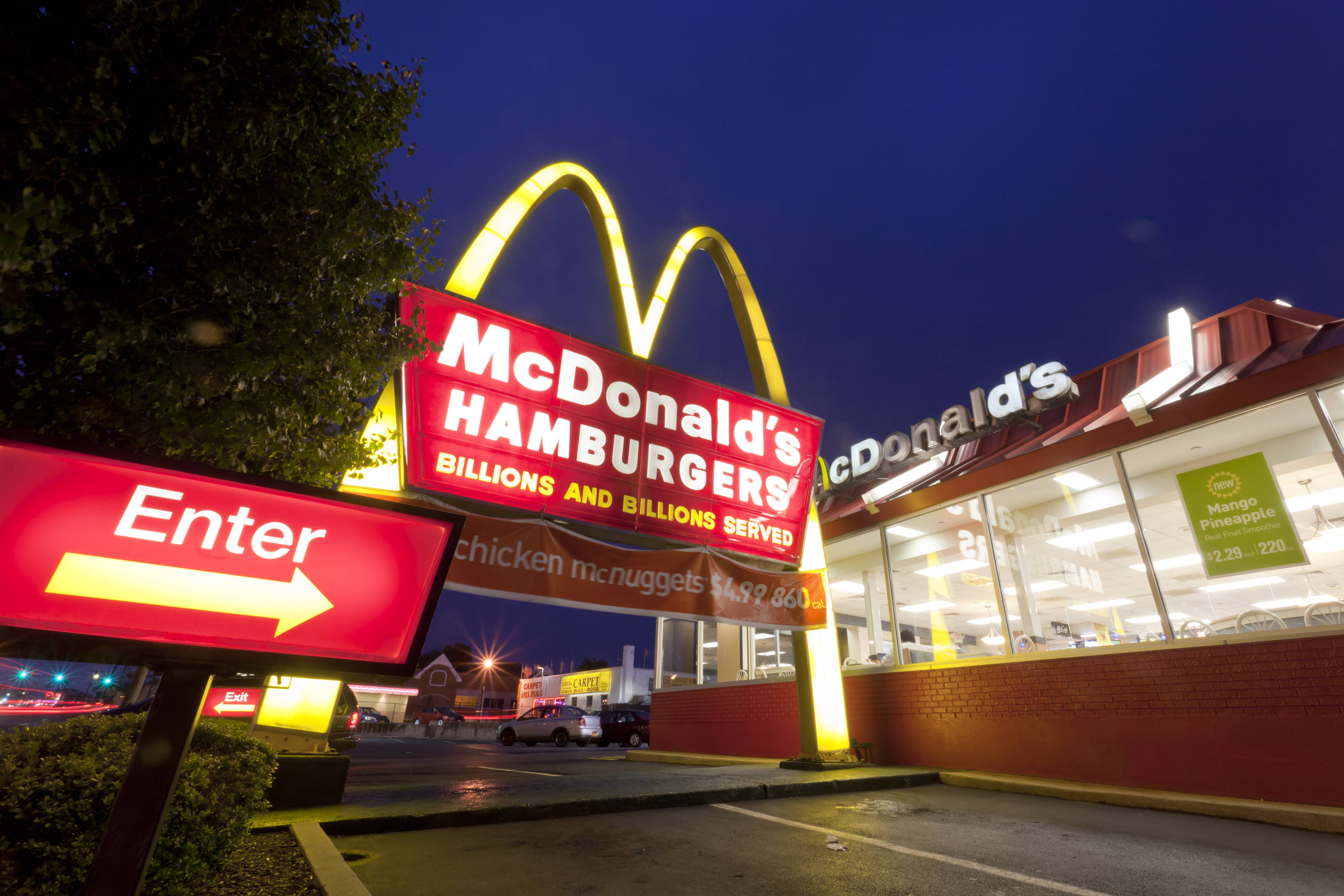 Insane Video Of Mcdonalds Employee Body Slam Woman Who Threw Milkshake