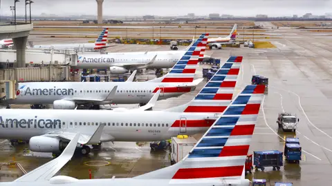 DALLAS, TEXAS - DECEMBER 8, 2018: American Airlines passenger jets parked at their gates on a rainy morning at Dallas/Fort Worth International Airport which serves the Dallas/Fort Worth, Texas, metroplex area in Texas. (Photo by Robert Alexander/Getty Images)