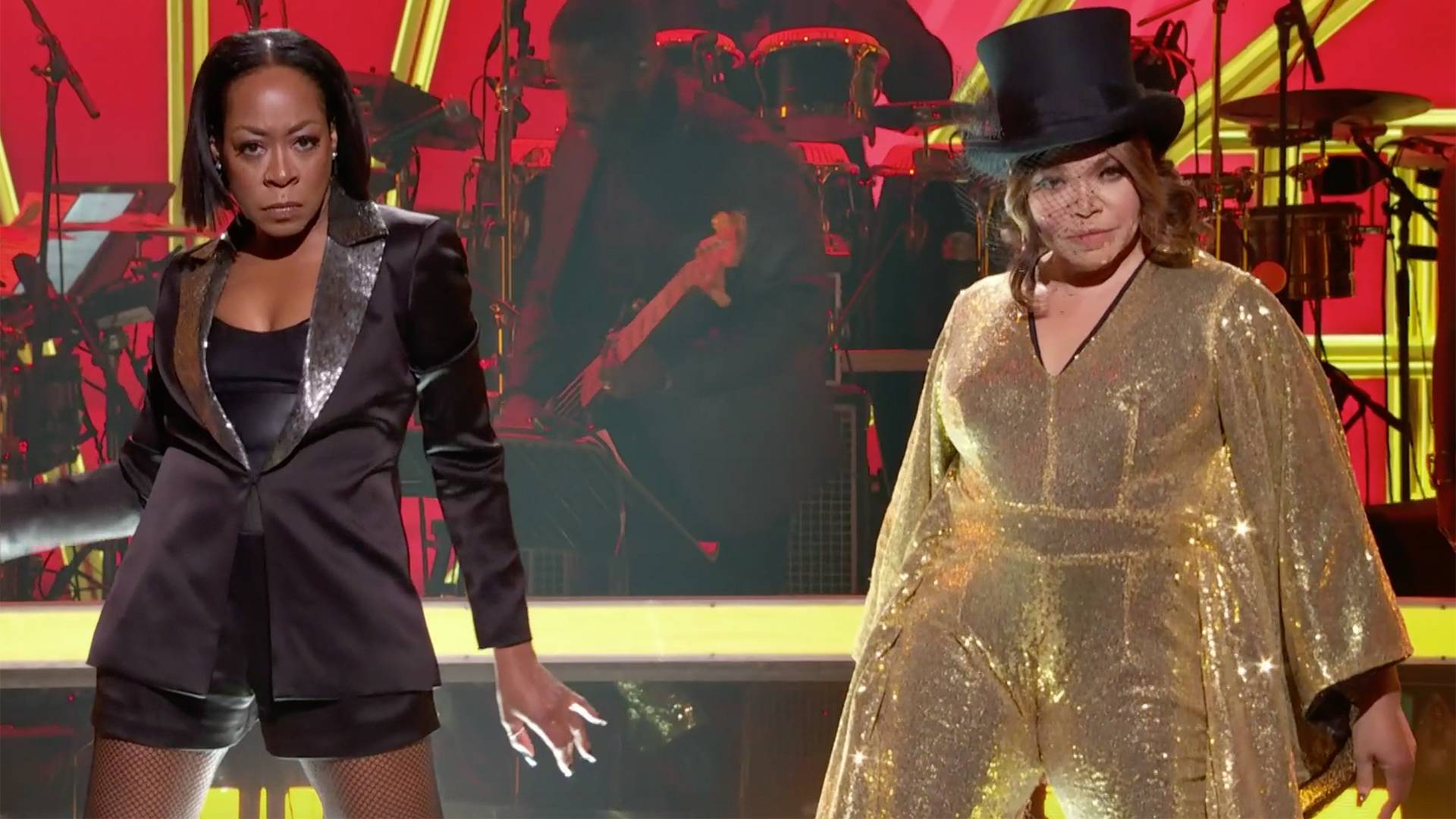 Tichina Arnold and Tisha Campbell Perform a Soul Medley Soul Train Awards 2021 (Video Clip