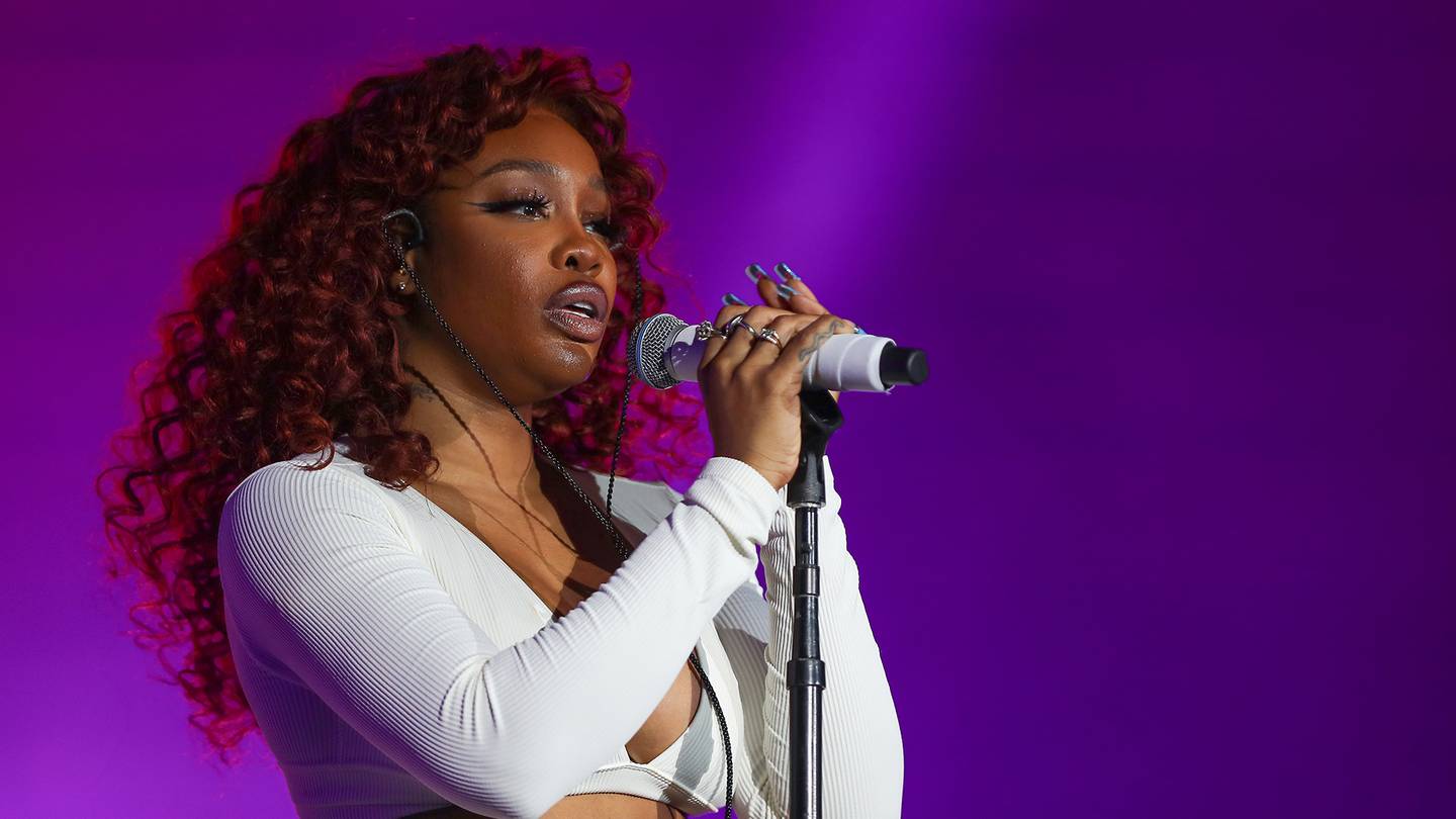 SZA Stops Concert After Audience Member Passes Out, Citing Astroworld ...