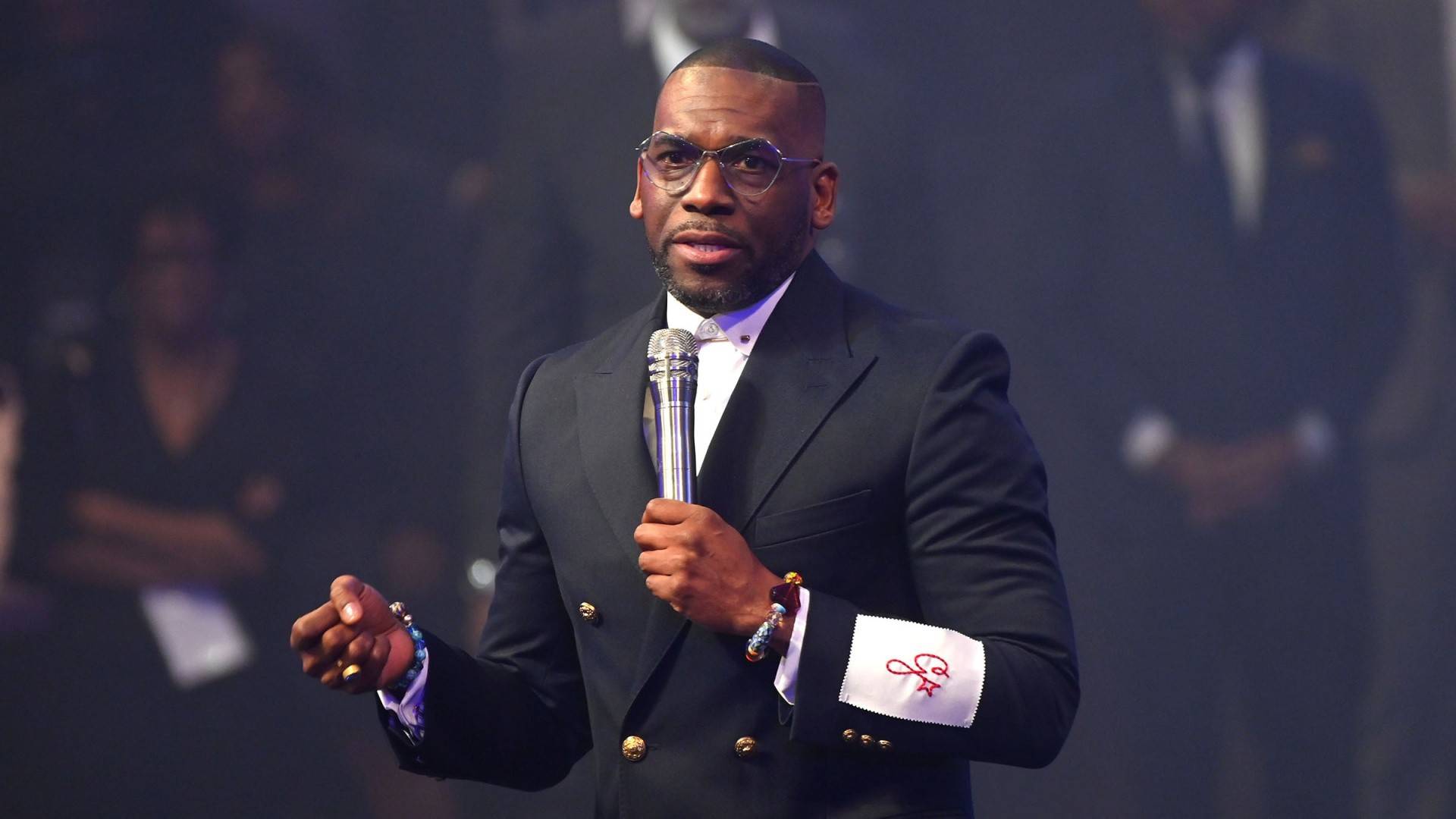 Jamal Bryant on his 'bittersweet' transition from one black megachurch to  another