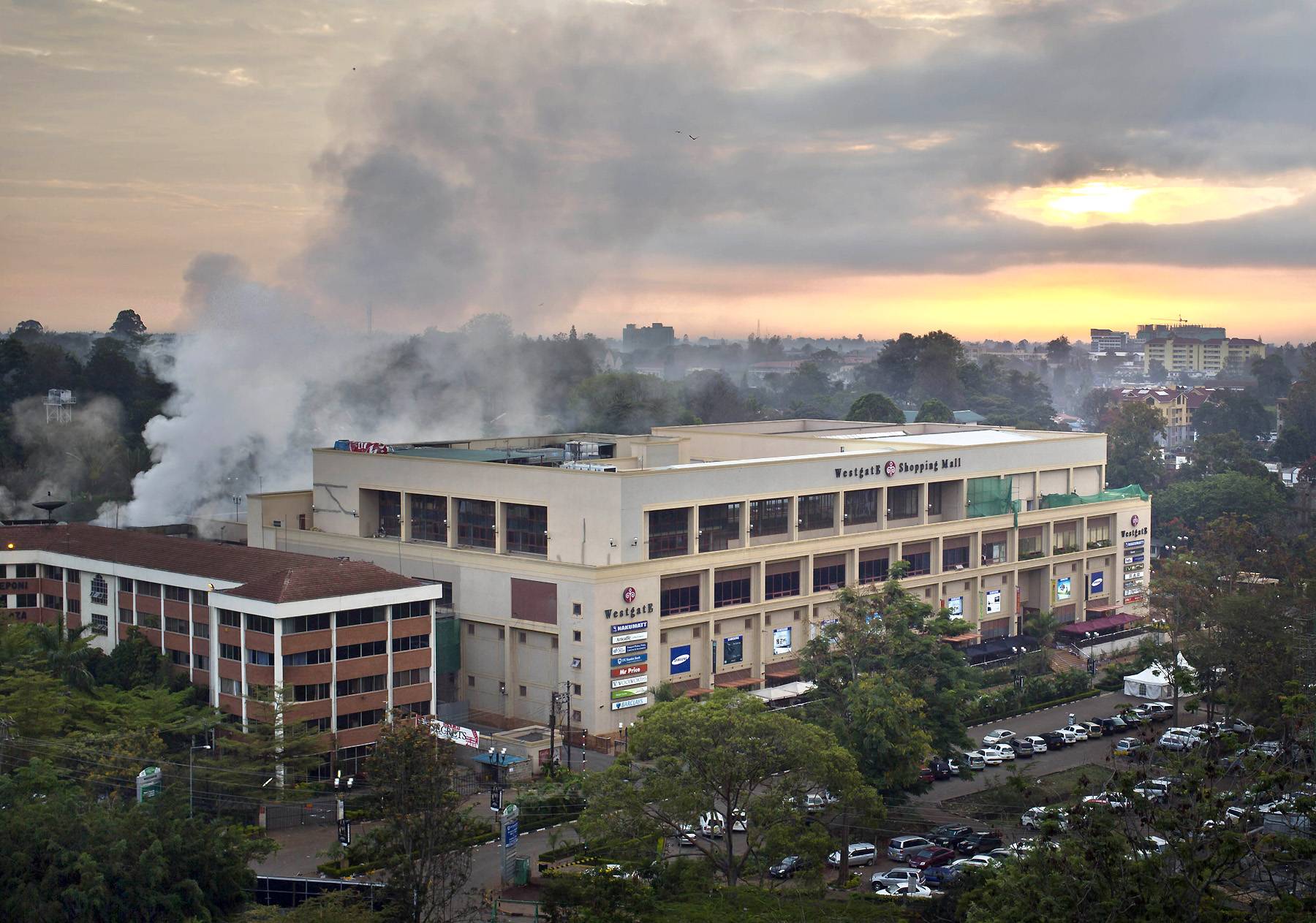 Kenyan Soldiers Busted Looting Westgate Mall