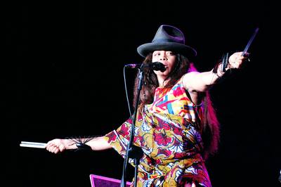 'Times a Wastin' by Erykah Badu  - Mary Jane&nbsp; takes another pregnancy test and calls Niecy while she waits for the result.   (Photo: WENN)