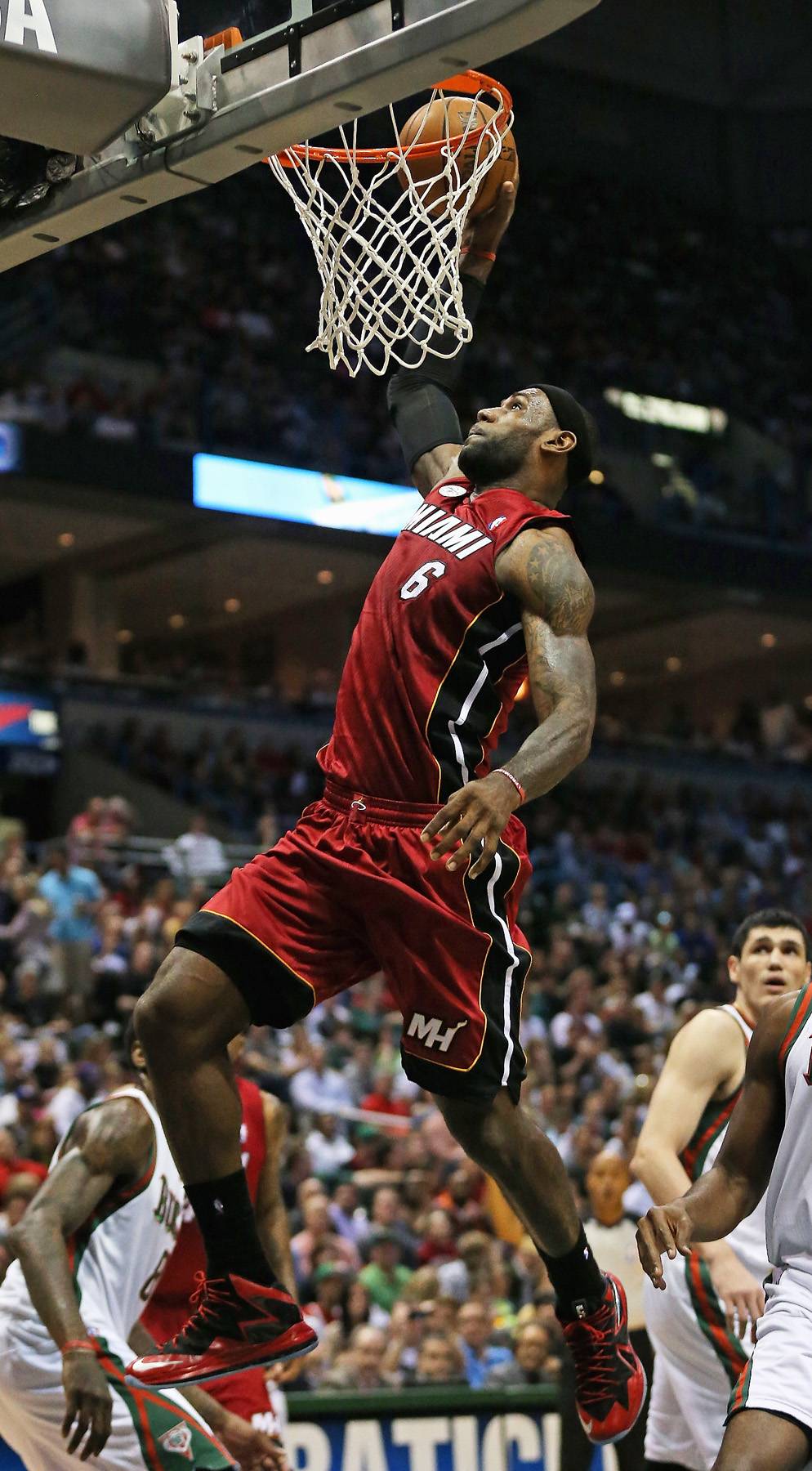 #2 LeBron James - - Image 2 from Cash Kings: 15 Highest Paid Black ...