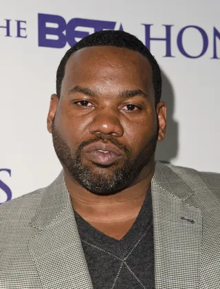 Raekwon @Raekwon - Tweet: Dinner is served!!!!&nbsp;#chefstyle&nbsp;http://instagr.am/p/UH0tUlL3vt/&nbsp;The chef is staying healthy dishing up healthy meals. Check Rae’s presentation.(Photo: Kris Connor/Getty Images)