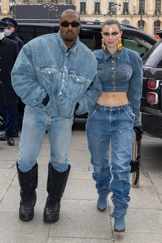 012422-style-kanye-west-and-girlfriend-julia-fox-repeatedly-stop-traffic-during-paris-fashion-week-3.jpg