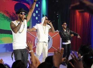 Salute - Nas, Swizz Beatz and Miguel perform &quot;Summer on Smash&quot; at 106 &amp; Park, July 17, 2012.(Photo: John Ricard / BET)