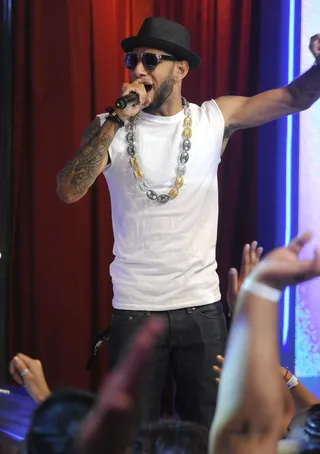 One Sec - Swizz Beatz performs "Summer on Smash" at 106 &amp; Park, July 17, 2012.(Photo: John Ricard / BET)