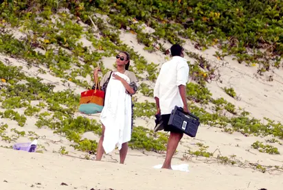 Jay-Z gets in a beach workout in Hawaii