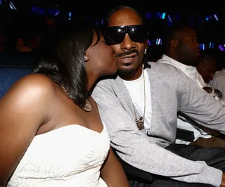 Snoop Daddy Dogg - Cori Broadus planted a kiss on the cheek of her father, Snoop Dogg.&nbsp;  (Photo: Johnny Nunez/BET/Getty Images for BET)