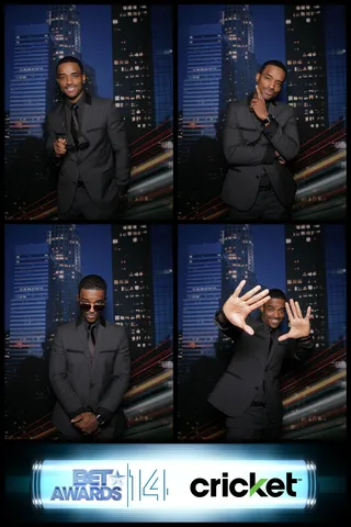 Tate-ful Presentation - Actor and star of the upcoming movie Gun Hill,&nbsp;Larenz Tate presented the Shine the Light Award to Denzel Thompson and Tim King, two distinguished gentlemen that are about their communities.  (Photo: Cricket Wireless BET AWARDS Booth)