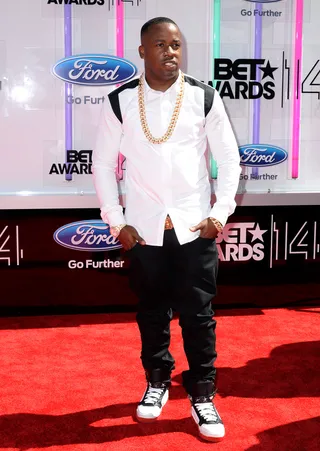Yo Gotti - The rapper mixes white and black pieces to create a dressy casual style perfect for the red carpet.(Photo: Earl Gibson III/Getty Images for BET)