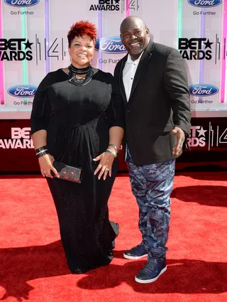 Tamela Mann - The gospel singer, sporting a fiery red pixie, looks chic in a Dolman-sleeved frock and matching statement necklace while hitting the red carpet with husband David Mann.(Photo: Earl Gibson III/Getty Images for BET)