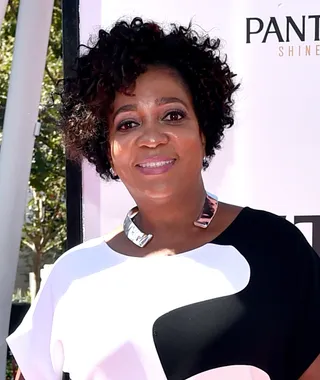 Lynne Harris Taylor  - The BET Awards producer dons the perfect summer look, sporting a blown-out, curly 'fro and a lavender lip.  (Photo: Alberto Rodriguez/BET/Getty Images for BET)