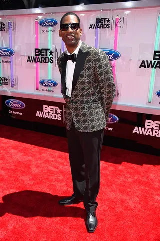 Tony Rock - The&nbsp;Apollo Live&nbsp;host looks sharp in a patterned gold and black blazer set off by a black bow tie and crisp black slacks.  (Photo: Earl Gibson III/Getty Images for BET)