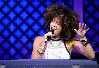 Sweet Sounds - Singer Kandace Springs blesses the mic and gives us a major case of curl envy. Gorgeous!  (Photo: Michael Buckner/BET/Getty Images for BET)