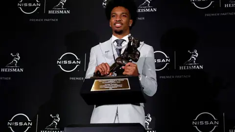 Quarterback Jayden Daniels of the LSU Tigers poses with The Heisman Memorial Trophy at New York Marriott Marquis Hotel on December 09, 2023 in New York City. (Photo by Sarah Stier/Getty Images)