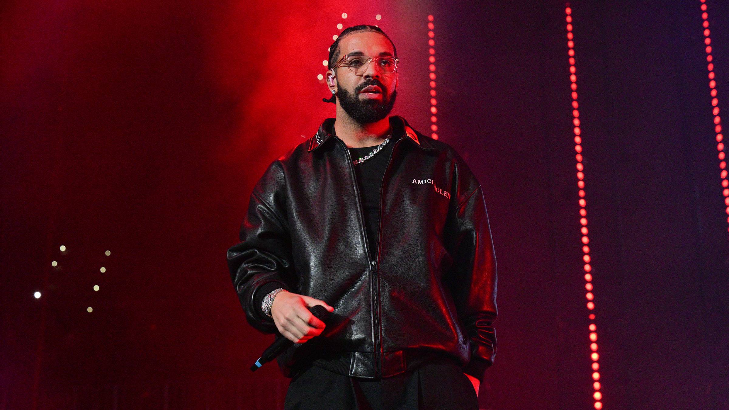 Girl who threw her 36 G bra at #Drake at his show, reveals herself