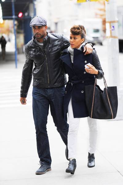 Partners - Boris Kodjoe and wife Nicole Ari Parker go on a loving stroll in NYC. (Photo:&nbsp;Splash News)