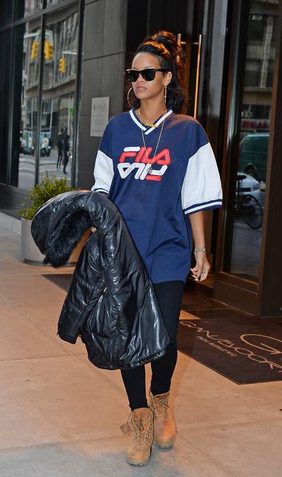 Downtime - Rihanna leaves her NYC hotel before getting ready to head back out on her Diamonds World Tour. Next stop: Denver.&nbsp;(Photo: Splash News)