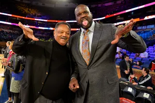 Wassssup! - Shaquille O'Neal does his best Miley Cyrus impression while posing for a pic with the Reverend Jesse Jackson at the Smoothie King Arena. (Photo:Mike Coppola/Getty Images)&nbsp;