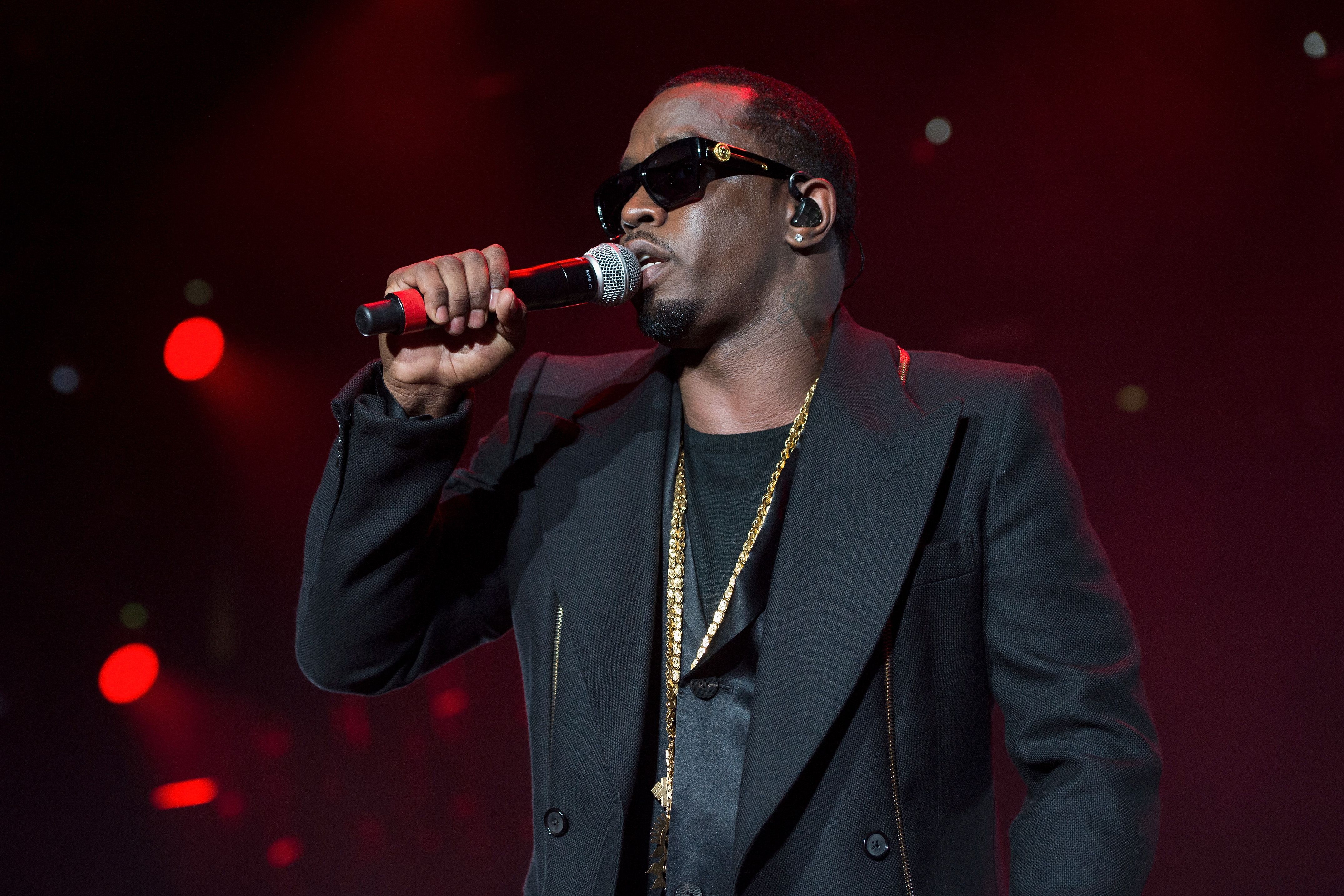 Diddy's Commentary On The "King Of R&B" Debate Deserves A Standing ...