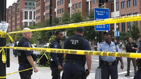 Navy Yard Shooting Leaves 1 Gunman, Multiple People Dead